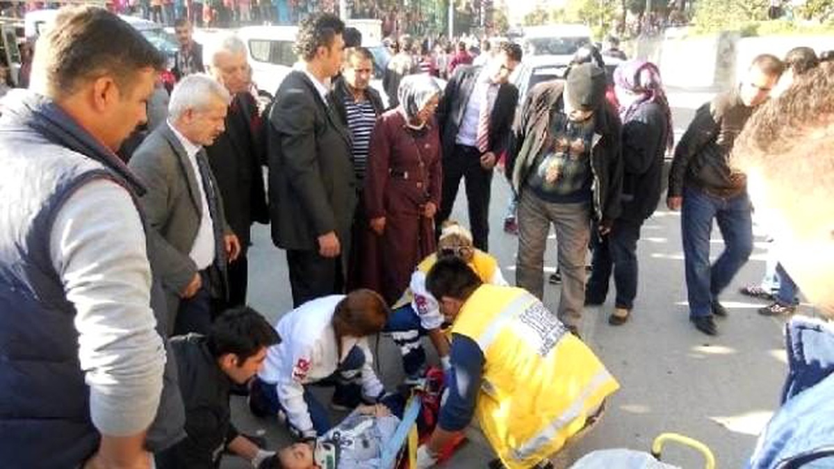 Bartın\'da Okulun Önünde Otomobil Çarpan Öğrenci Yaralandı
