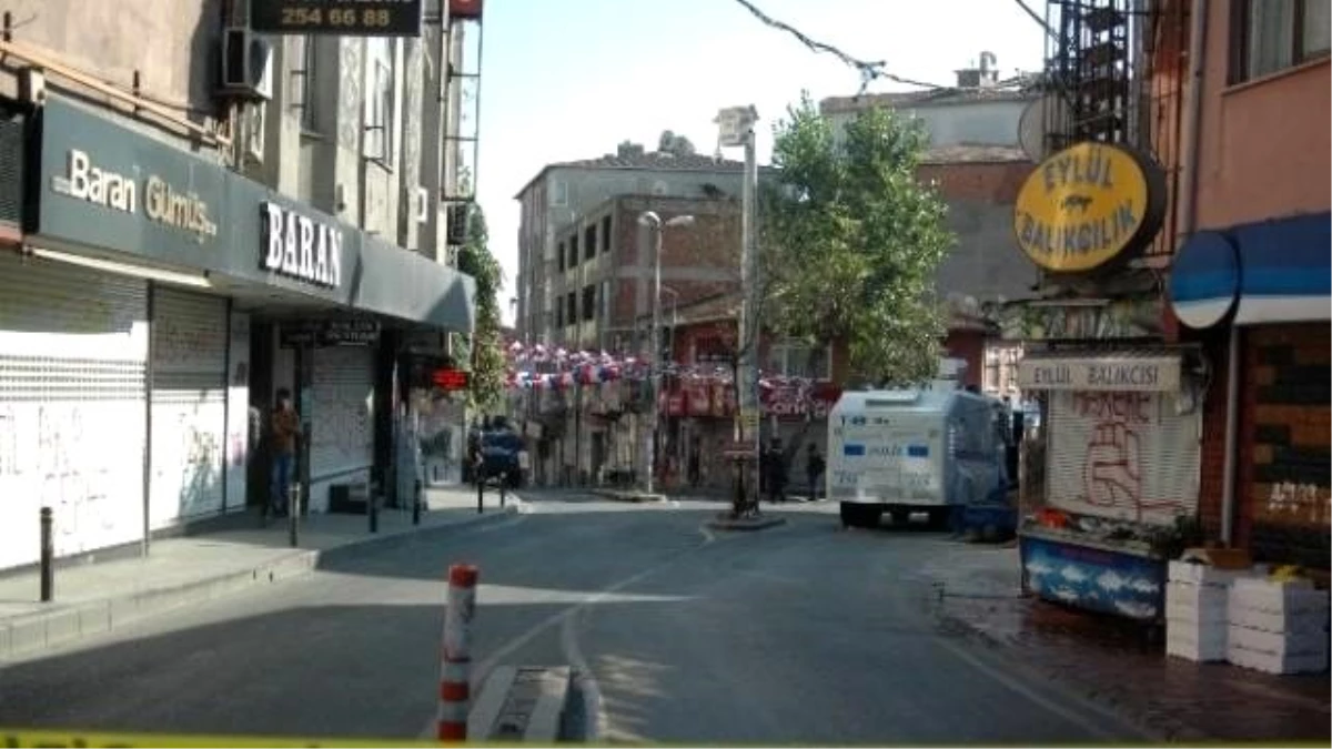 Olayların Ortasında Kalan Yaşlı Kadına Polis Yardım Etti