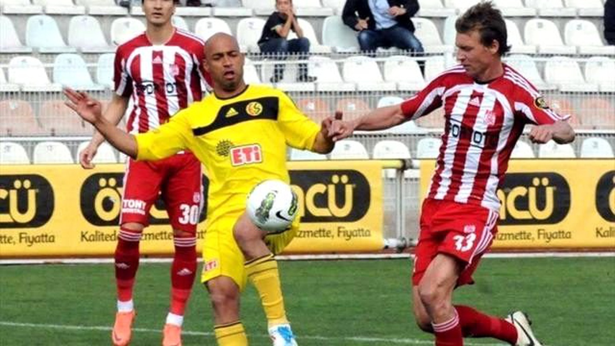 Sivassspor ile Eskişehirspor Ligde 15. Randevuda