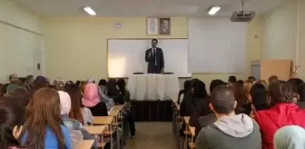 Sosyal Medya ve Gençlik Konulu Konferans Düzenlendi