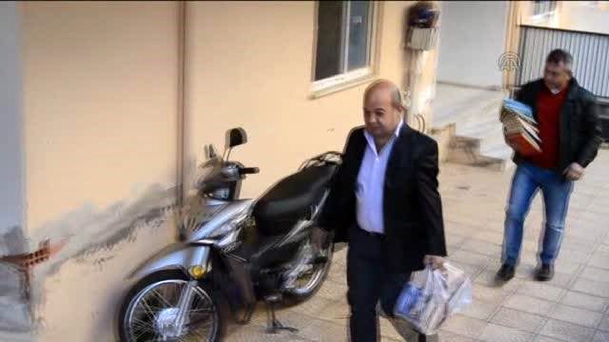 Ayvalık\'ta Tutuklu ve Hükümlülere Tiyatroculardan Kitap Desteği