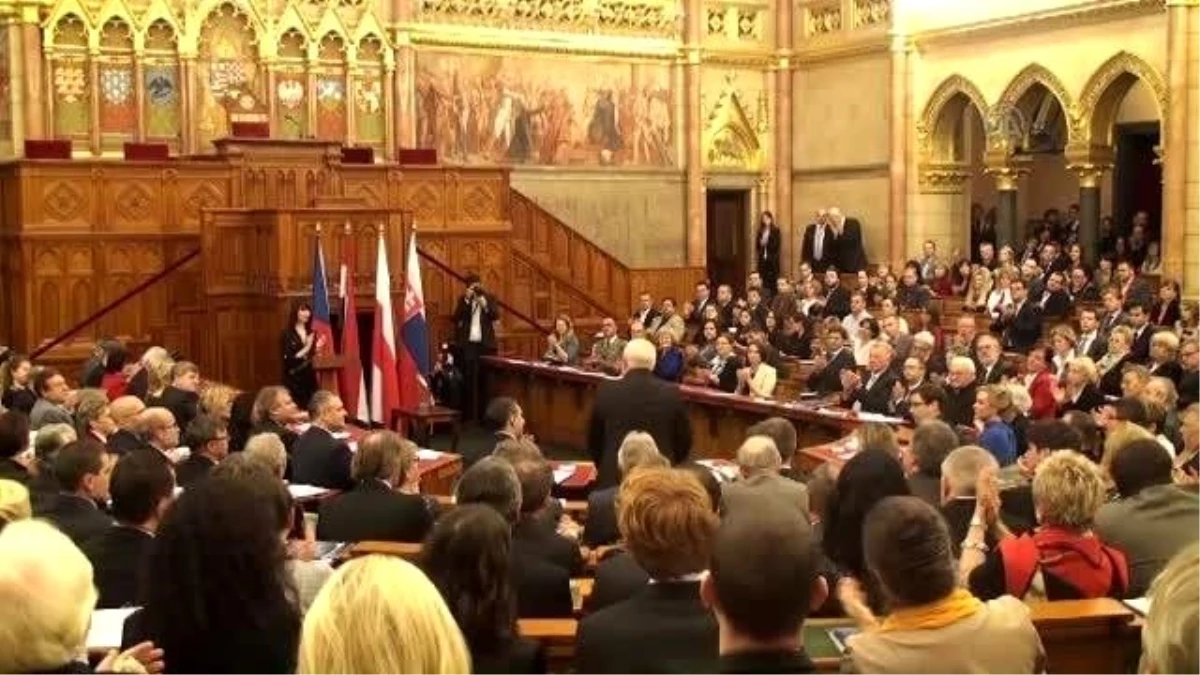 Walesa\'ya, Macaristan Parlamentosu\'nda Ödül