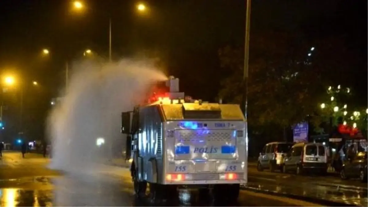 YÖK Protestosuna Polis Müdahalesi