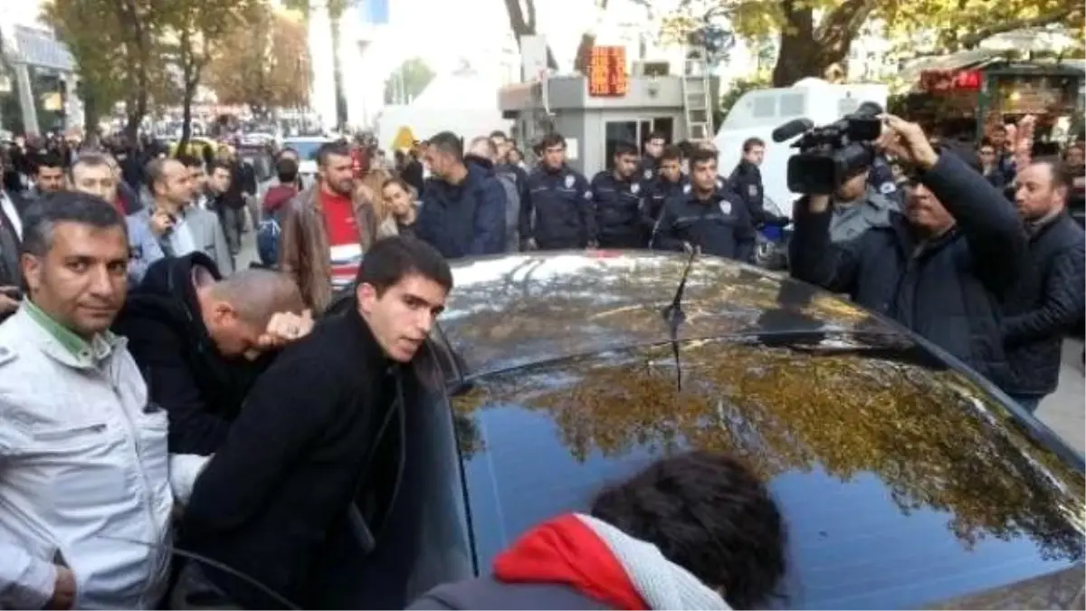 YÖK\'ün Kuruluşunu Protesto Eden Gruba Gözaltı