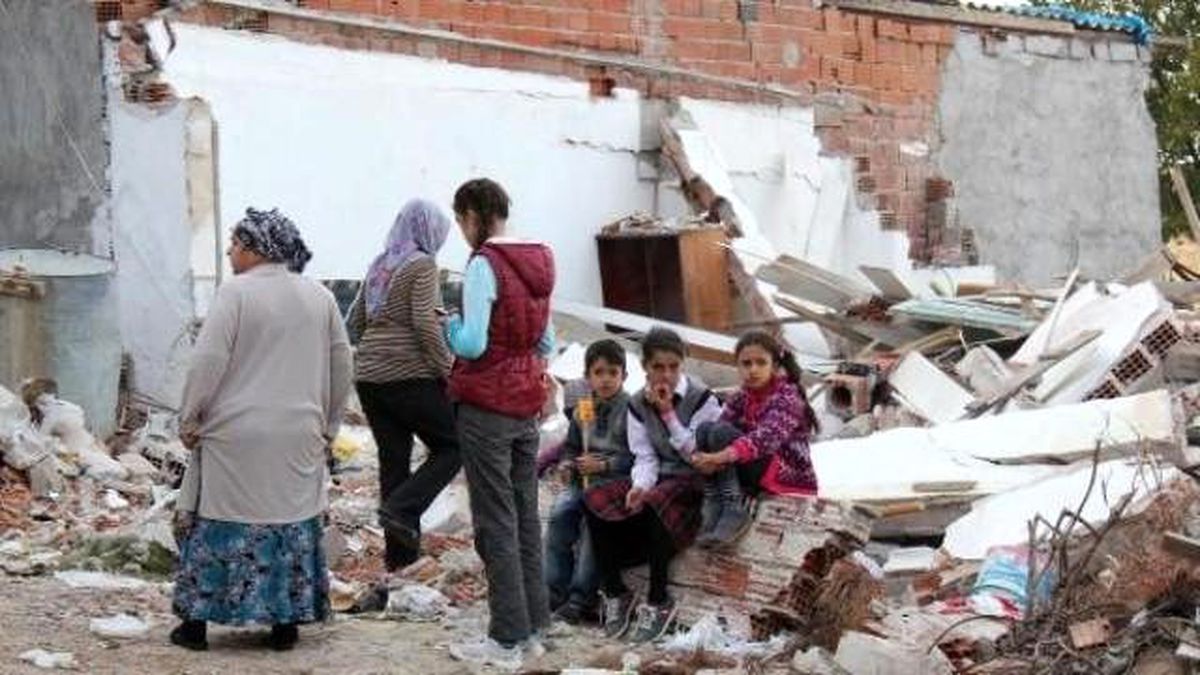 Buca\'da Yıkımda Pompalı Tüfekli Saldırı: 5 Polis Yaralandı (2)