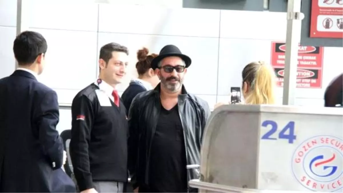 Cem Yılmaz 400 Euro\'luk Ayakkabısıyla Hava Attı