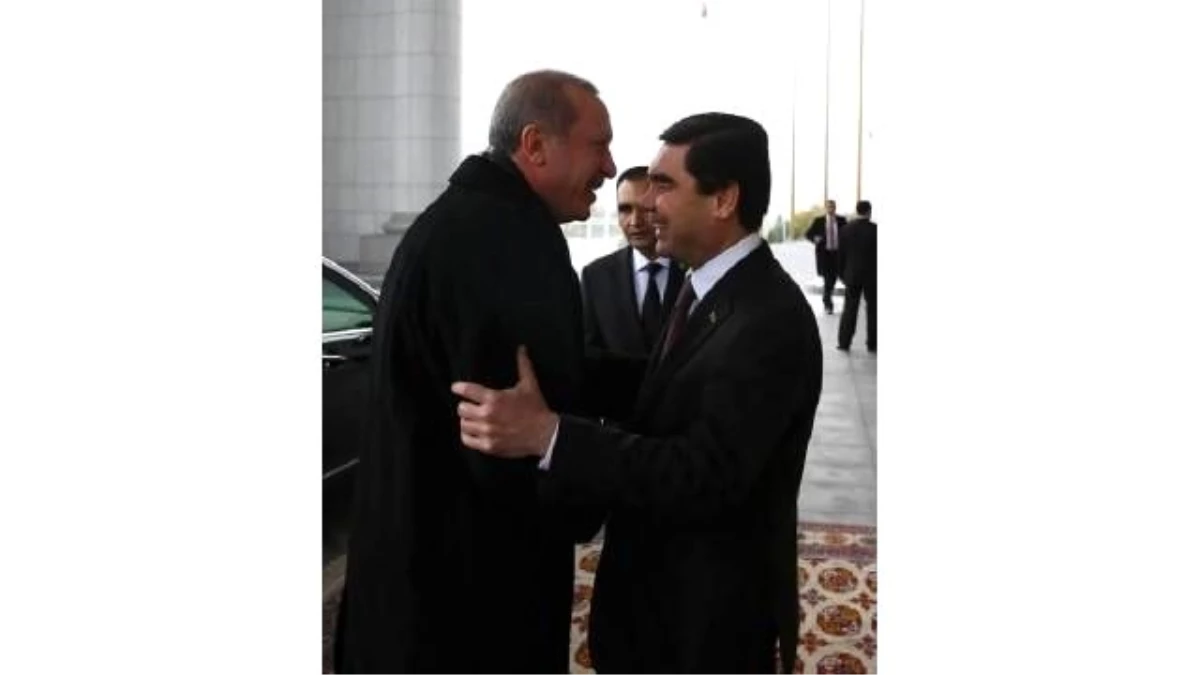 Cumhurbaşkanı Erdoğan, Türkmenistan\'da Resmi Törenle Karşılandı