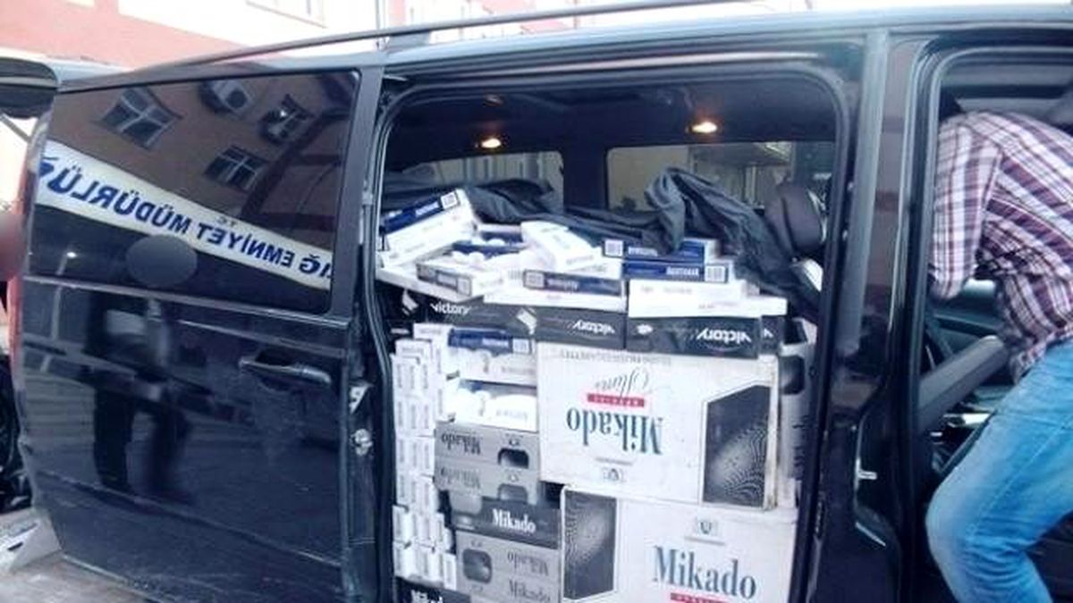 Elazığ\'da Minibüs Dolusu Kaçak Sigara Ele Geçirildi