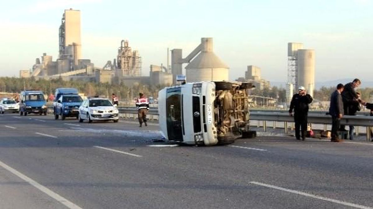Eskişehir\'de Minibüs Devrildi: 12 Yaralı