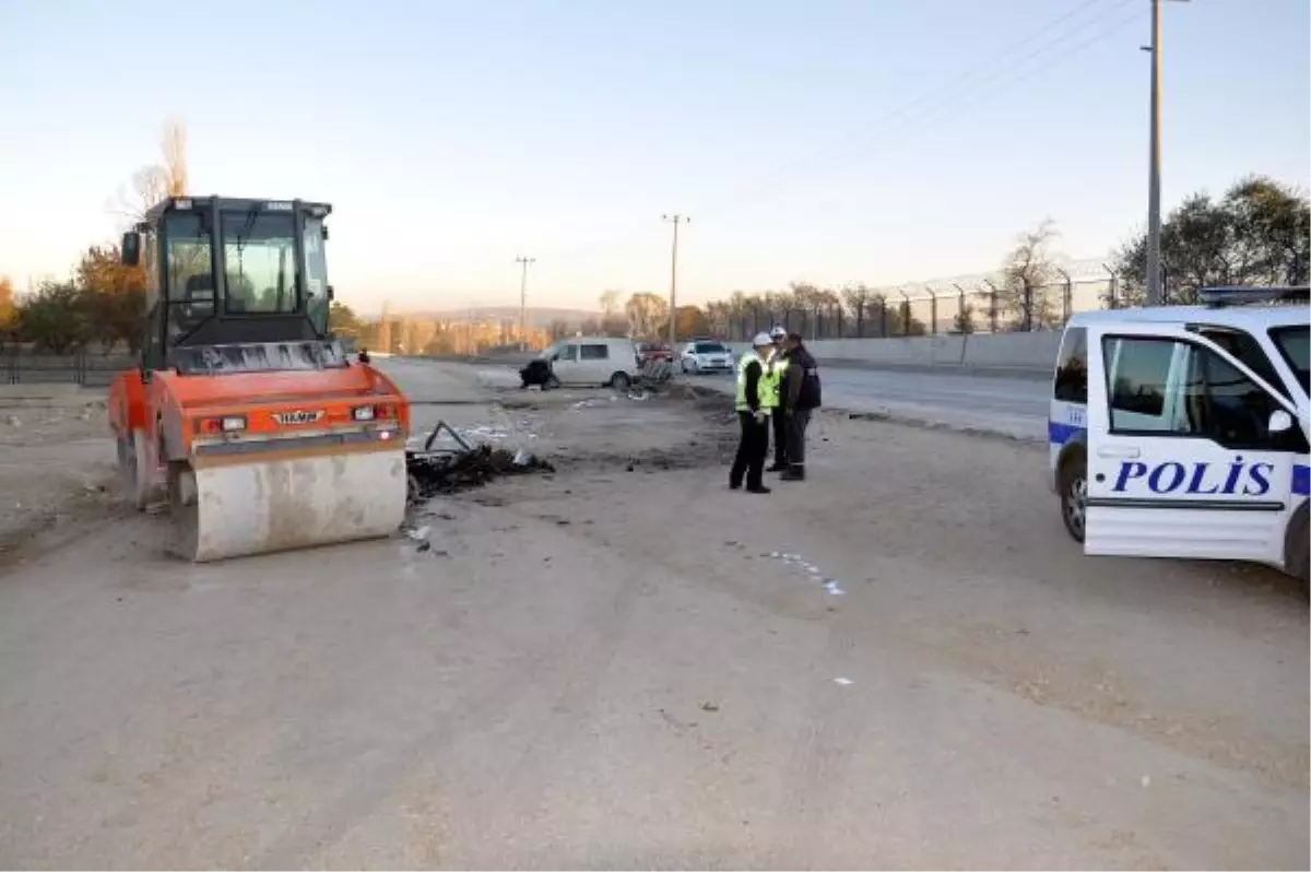 Öğrenci Minibüsü Piknik Dönüşü Silindire Çarptı: 7 Yaralı