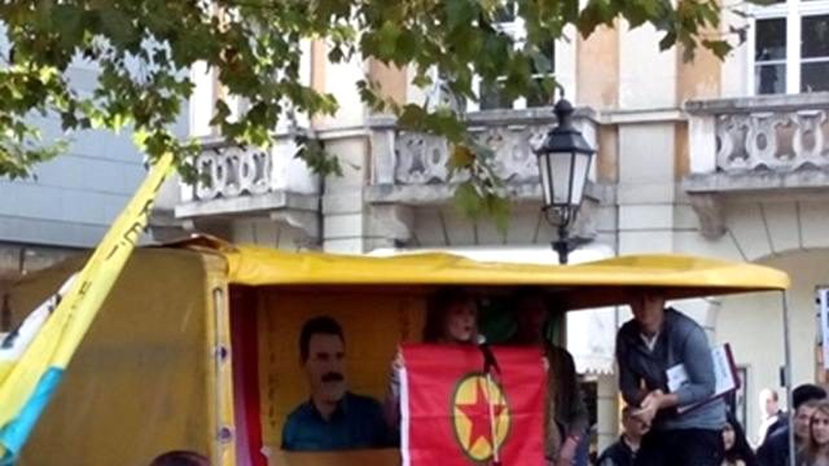 PKK Bayrağı Açan Vekile Şok!