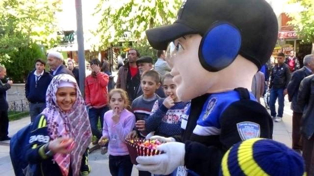 Siirt Emniyetinden Vatandaşlara Aşure İkramı