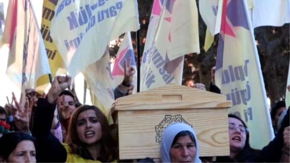 Sınırda Vurulan Kızın Cenazesi Türkiye\'ye Getirildi