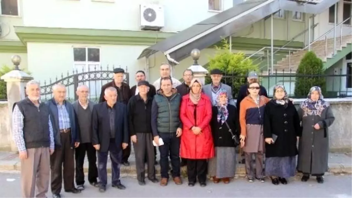 Stadyum Arkasındaki Sokaklarda Oturan Vatandaşlar, Kenan Sofuoğlu Caddesine Otobüs Hattı İstiyor