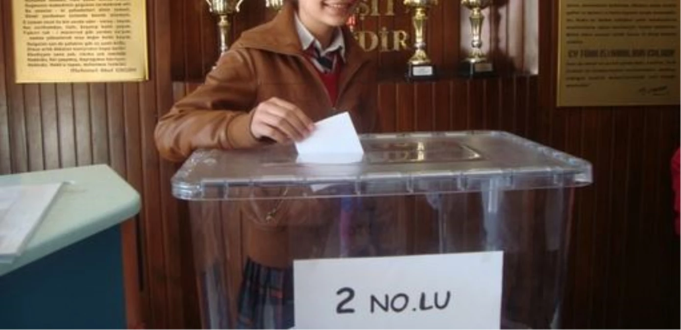Tavşanlı\'da Öğrenci Meclisi Seçimi Yapıldı