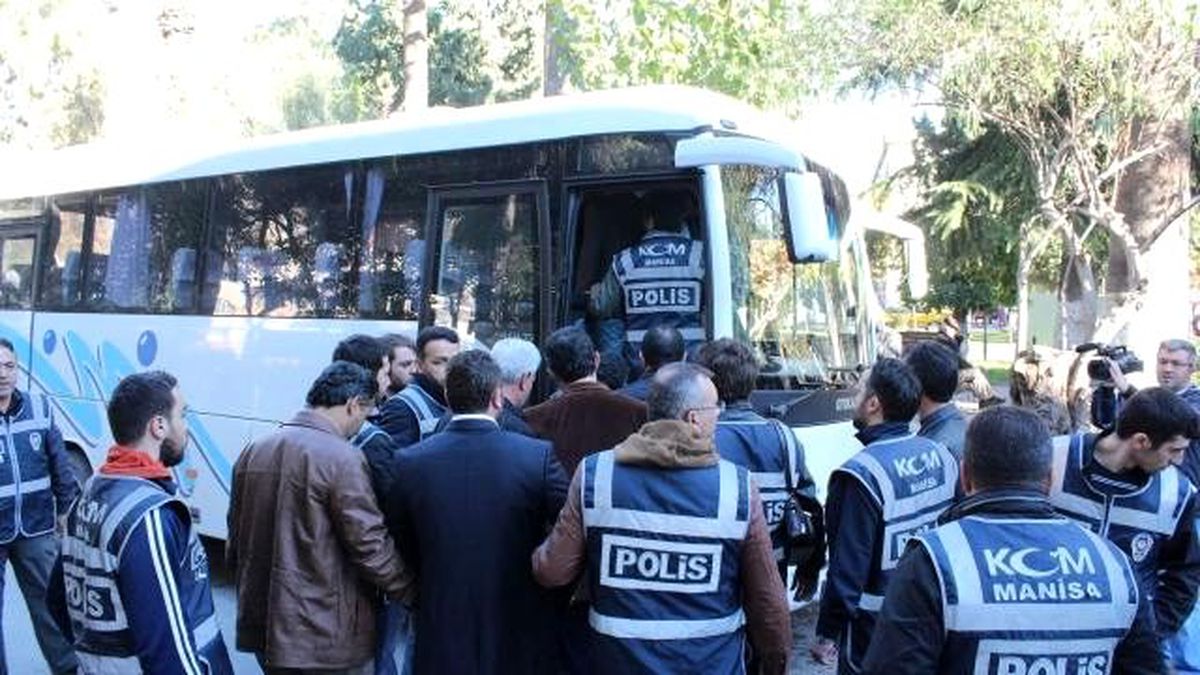 8 İlde Emniyet\'e Operasyon: 17 Polis Gözaltında