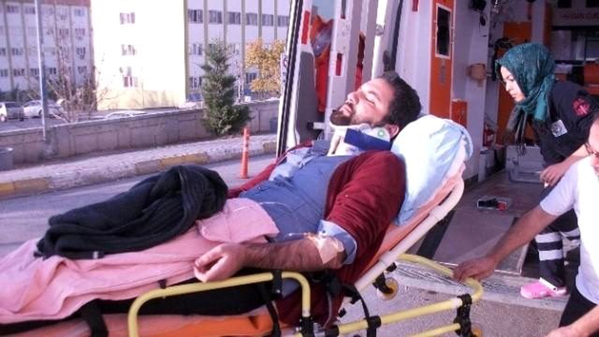 Aksaray\'da Minibüs Takla Attı: 11 Yaralı