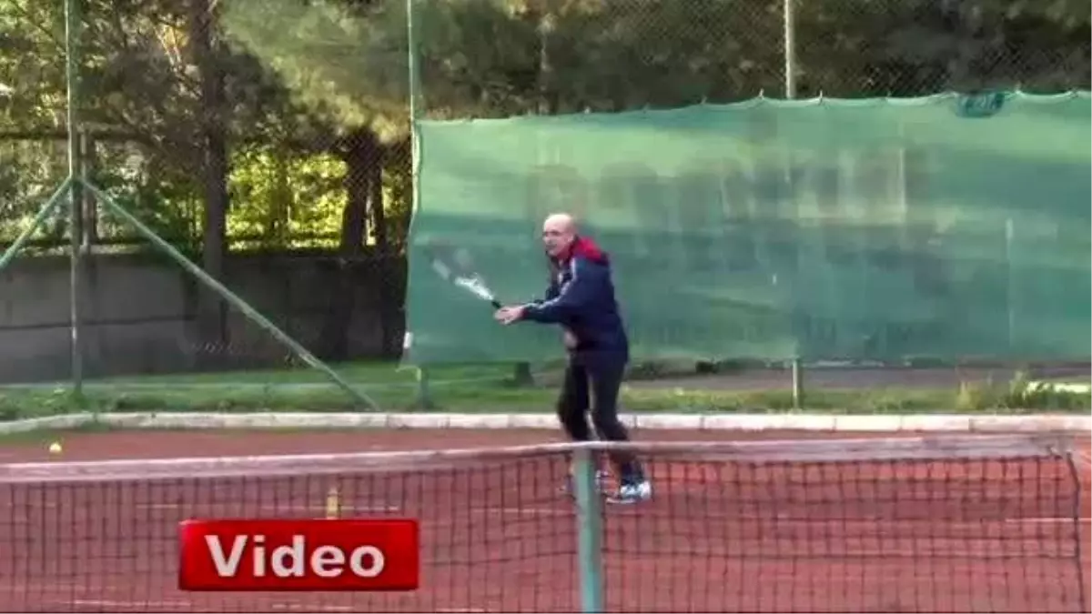 Bakan Şimşek\'in Tenis Keyfi