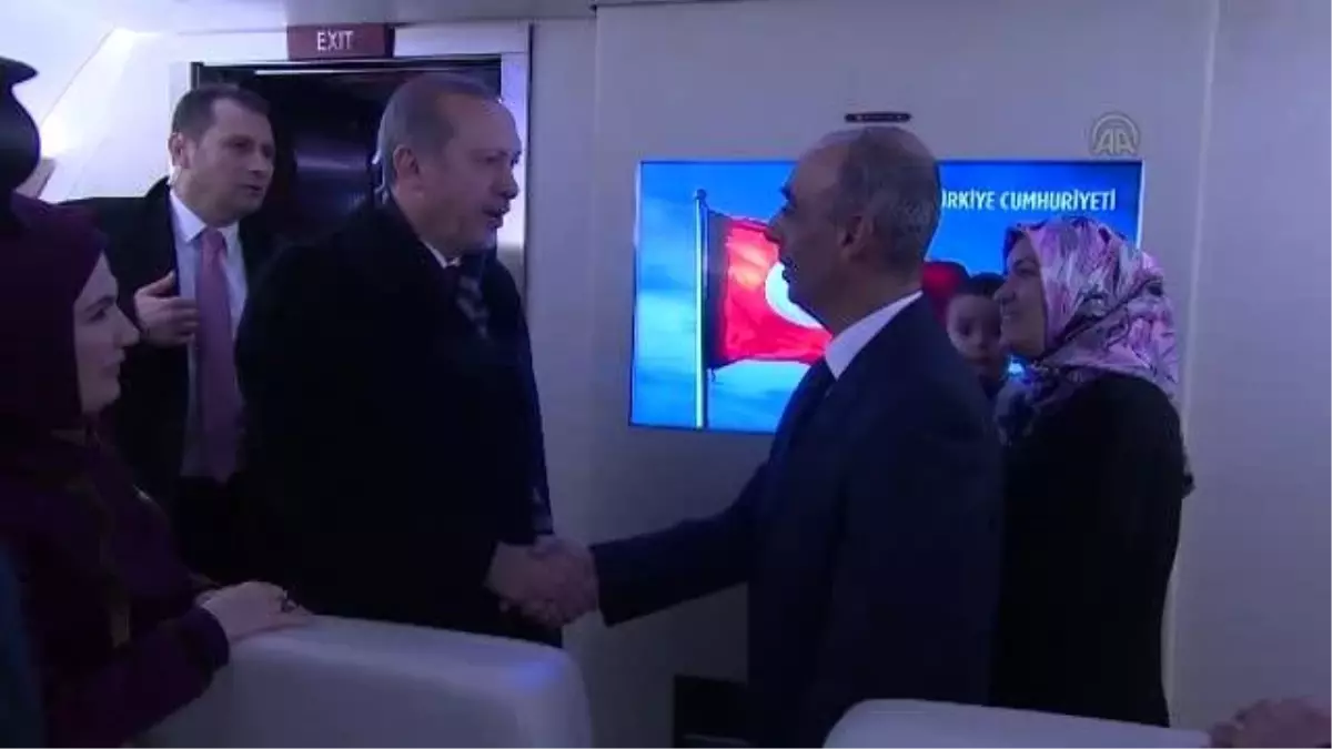 Cumhurbaşkanı Erdoğan\'ın Serbest Bırakılan Türk Öğretmen Polat ile Uçaktaki Sohbeti