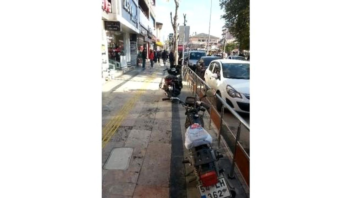 Düzce\'de Kaldırımlar Bisiklet Parkı Gibi