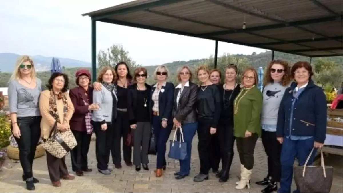 Edremit\'te Yardımsevenler Derneği\'nden Okula Destek Kahvaltısı