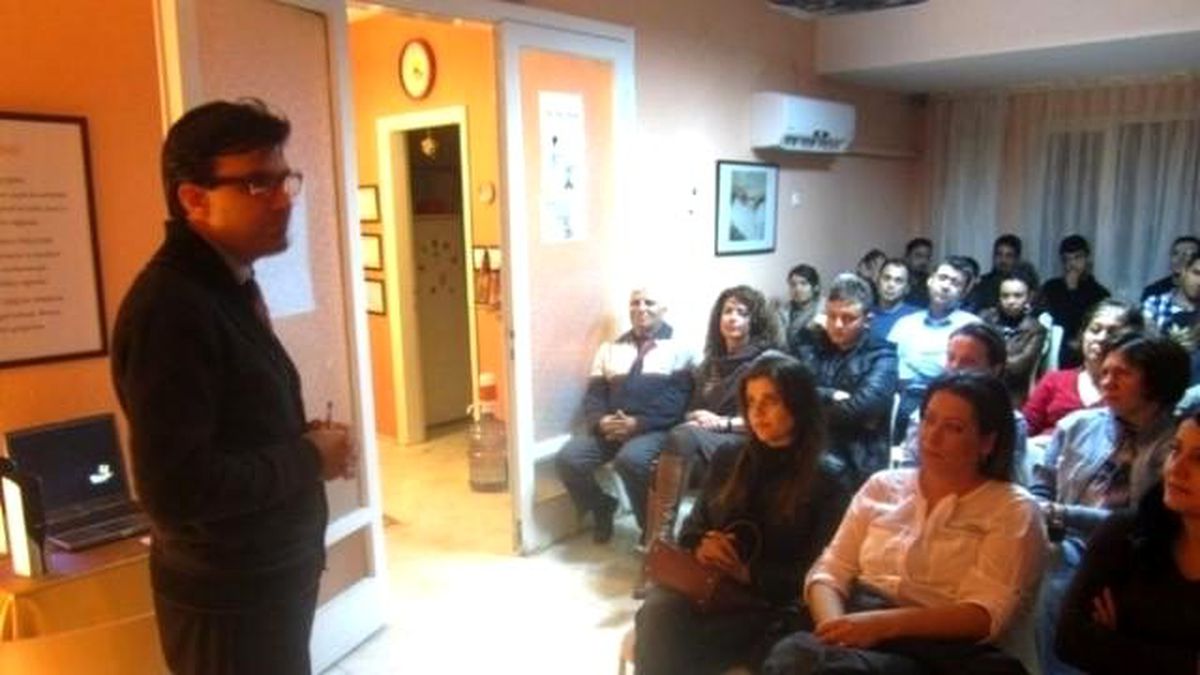 Manisa\'da, "Neden Mutlu Olamıyoruz?" Konfreransı