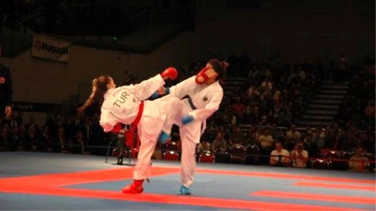 Serap Özçelik Karate\'de Dünya Şampiyonu Oldu