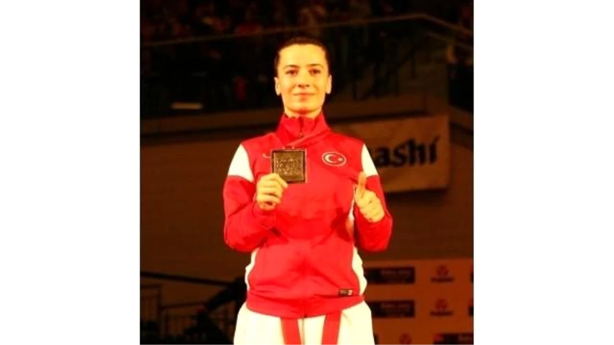 Dünya Karate Şampiyonasında Serap Özçelik\'ten Altın Madalya