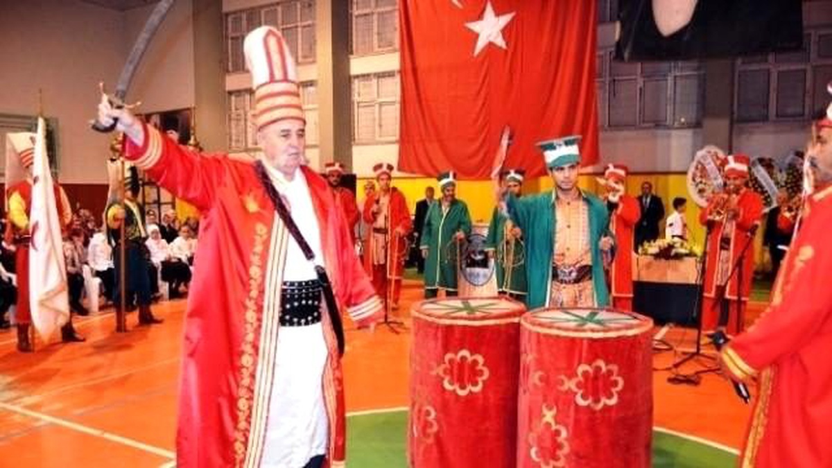 Ayvalık\'ta Kur\'an Ziyafeti ve Mehteran Gecesi\'ne İlgi Yoğun Oldu