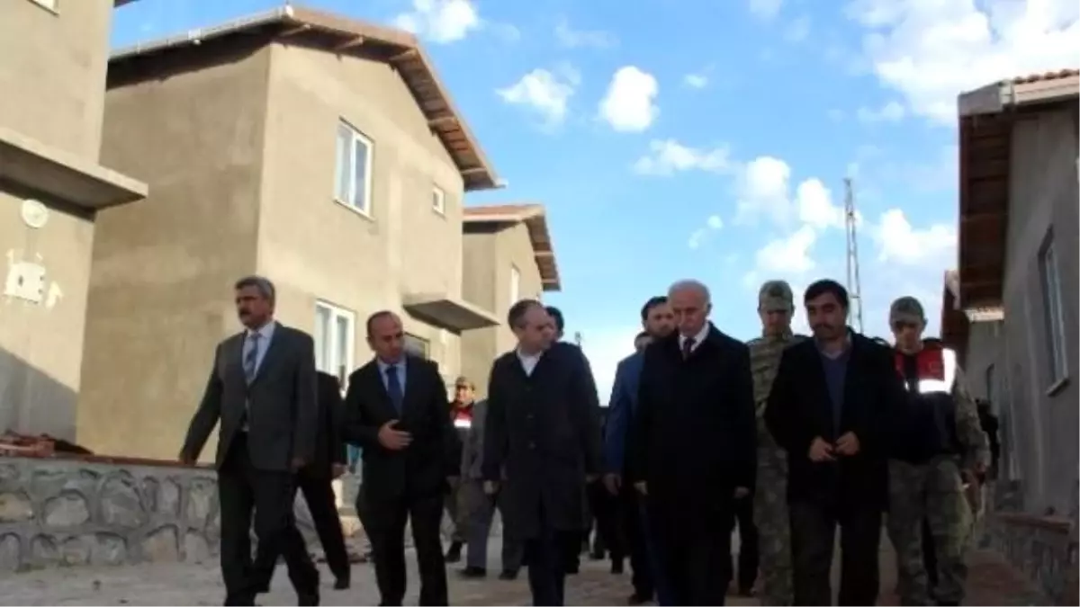 Bakan Kılıç, 24 Evin Yandığı Yerde İncelemelerde Bulundu