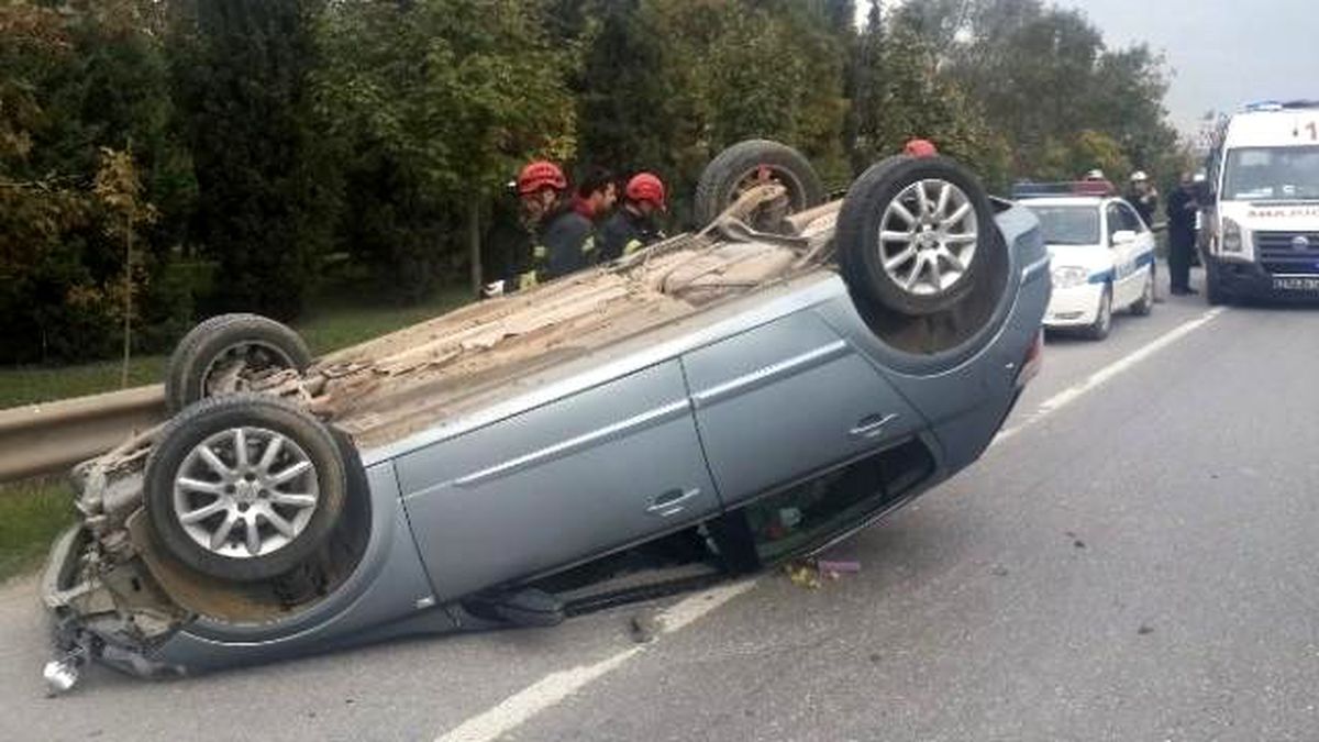 Bariyerlere Çarpıp Takla Attı