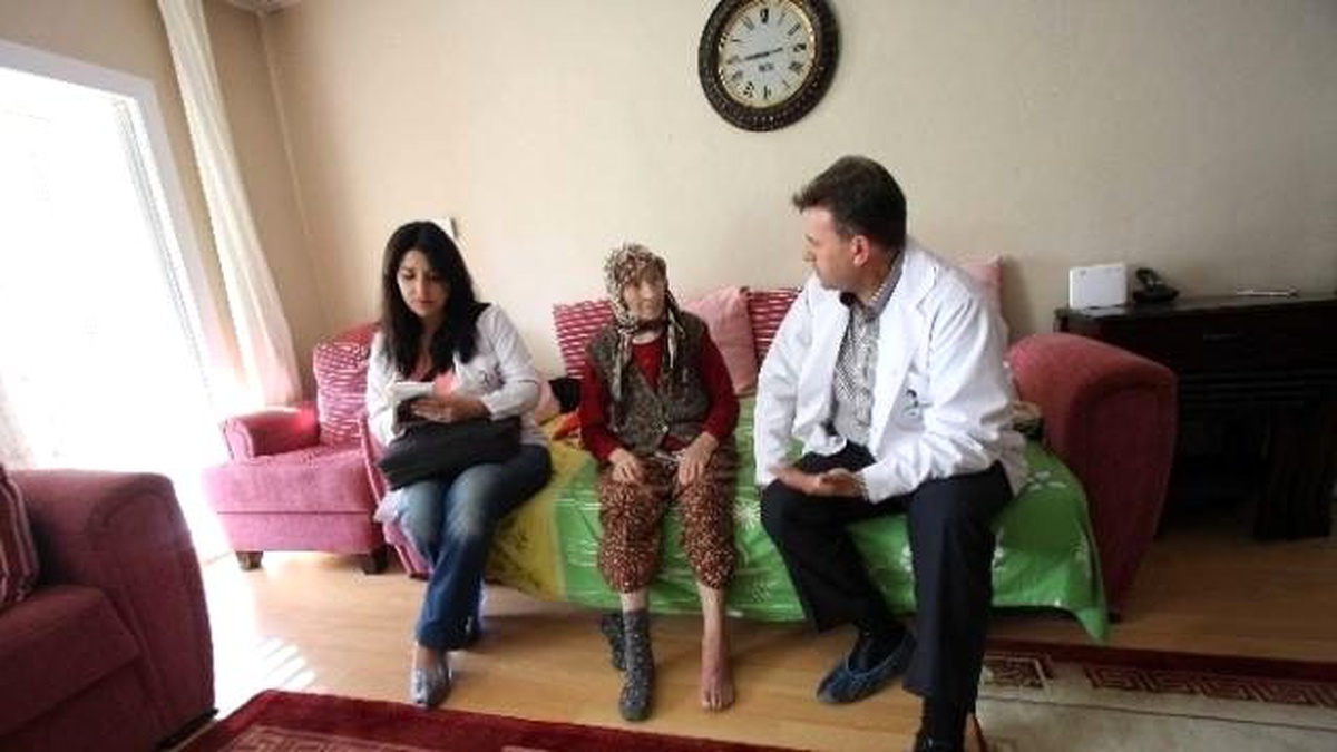 Bayraklı Belediyesi Hasta Vatandaşların Yanında
