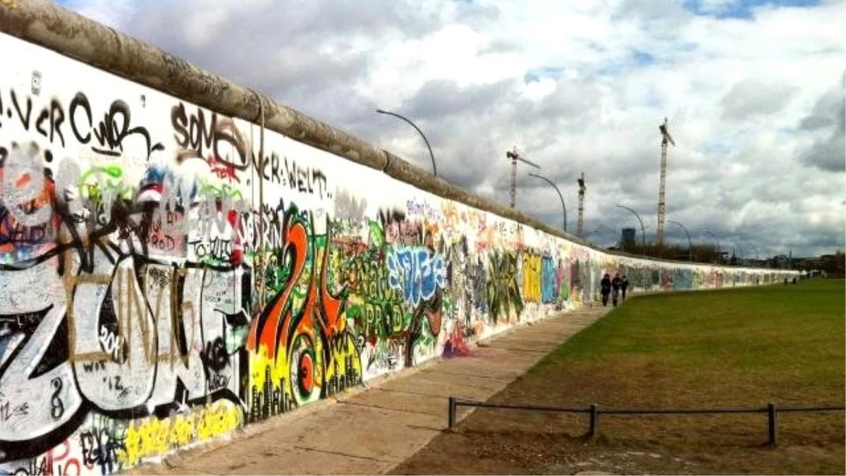 Berlin Duvarı\'nın Yıkılışının 25. Yıl Dönümü
