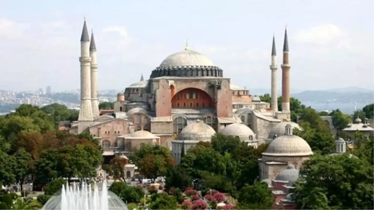 İstanbul\'da \'Kuyruk Mafyası\' Turizmi Tehdit Ediyor