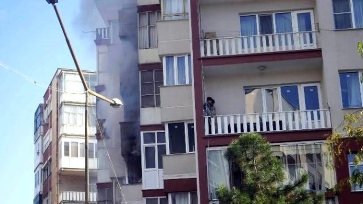 Sigarayla Oyun İki Kardeşi Canından Ediyordu