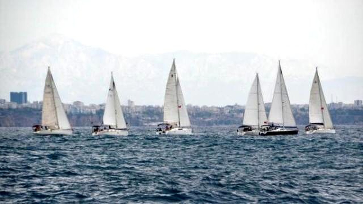 Yat ve Yelkenliler, Atatürk İçin Açıldı