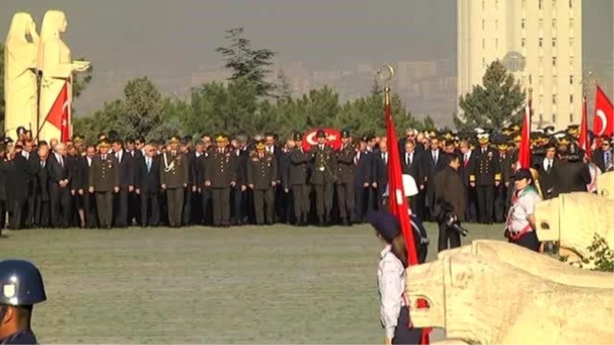 Atatürk, Anıtkabir\'de Devlet Töreniyle Anıldı