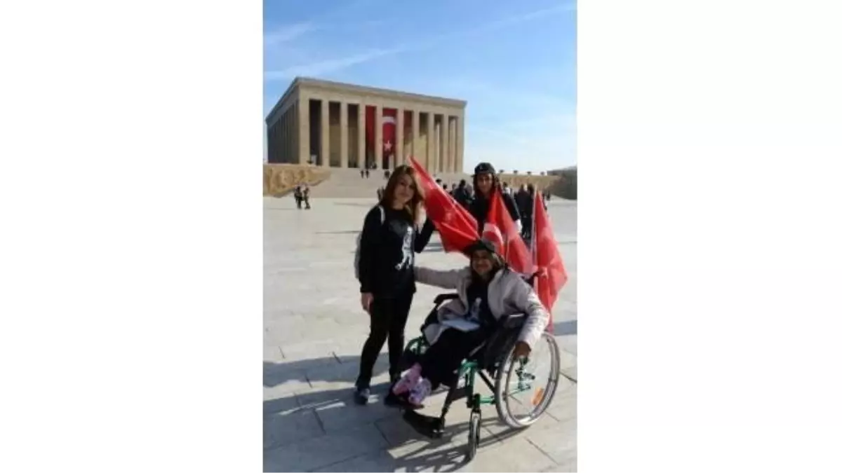 10 Kasım Nedeniyle Anıtkabir\'i Ziyaret Ettiler