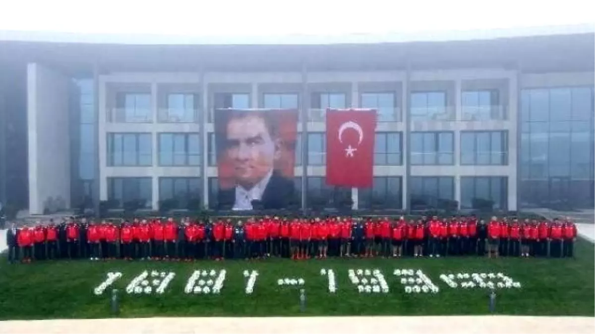 A ve Ümit Milli Takım, Atatürk\'ü Andı