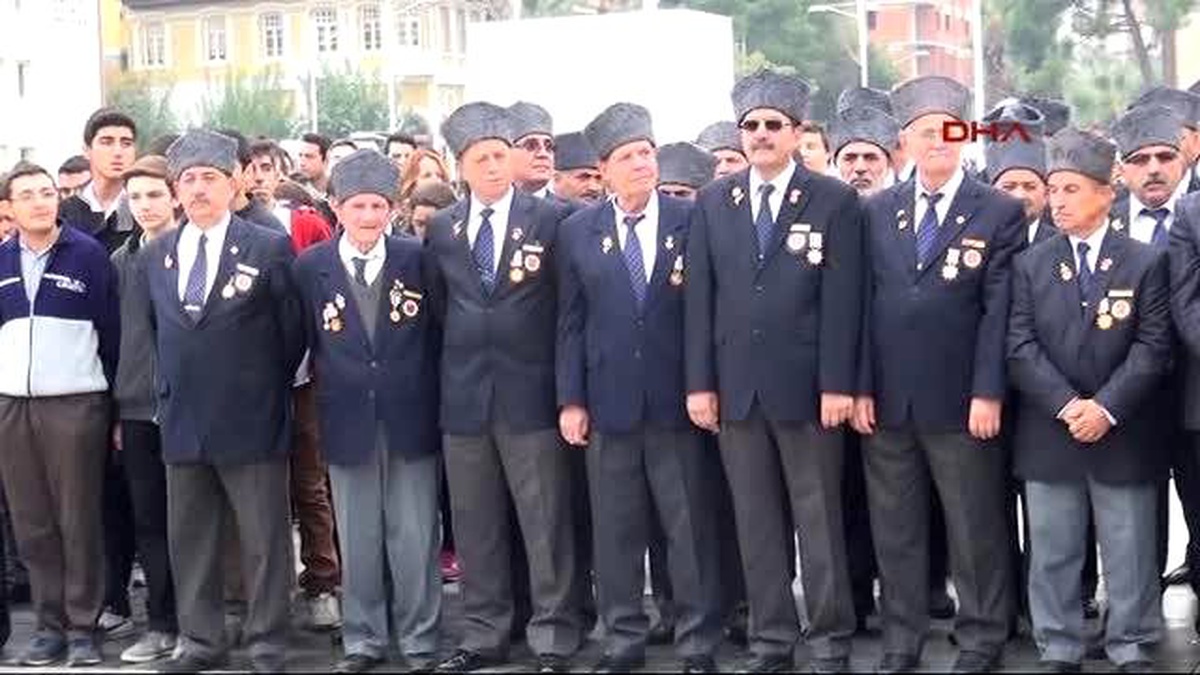 Ata\'yı Anma Töreninde CHP\'li Vekilden Vali\'ye Yırca Protestosu