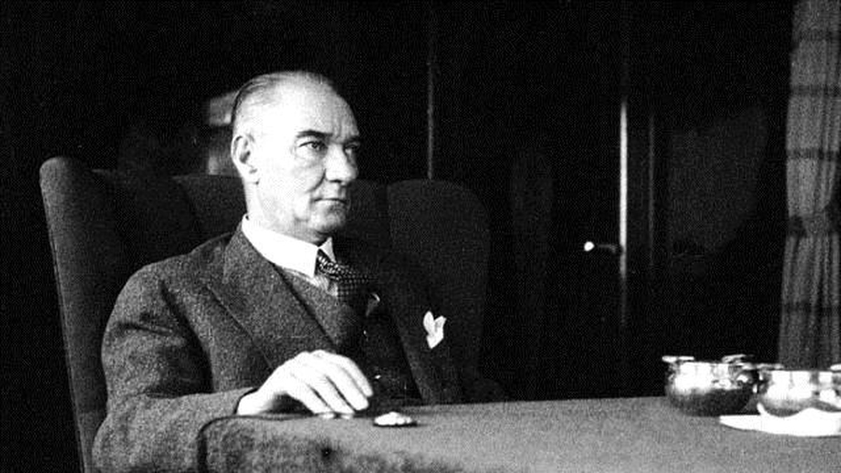 Atatürk, Ölümünün 76. Yılında Eskişehir\'de Özlemle Anıldı