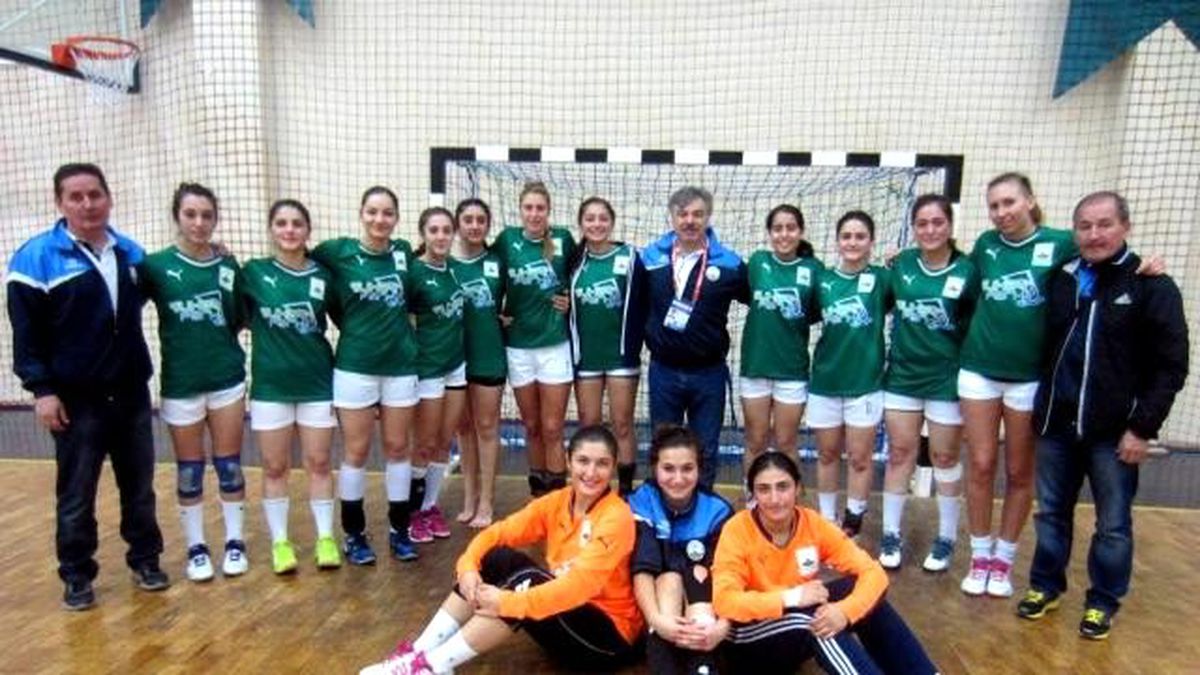 Bayan Hentbol Takımı Rakip Tanımıyor