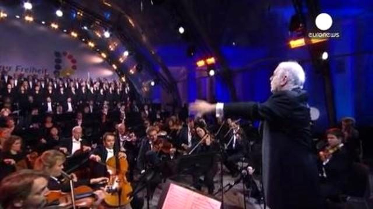 Bütün Mesele Kafalardaki Duvarları Yıkabilmek\'
