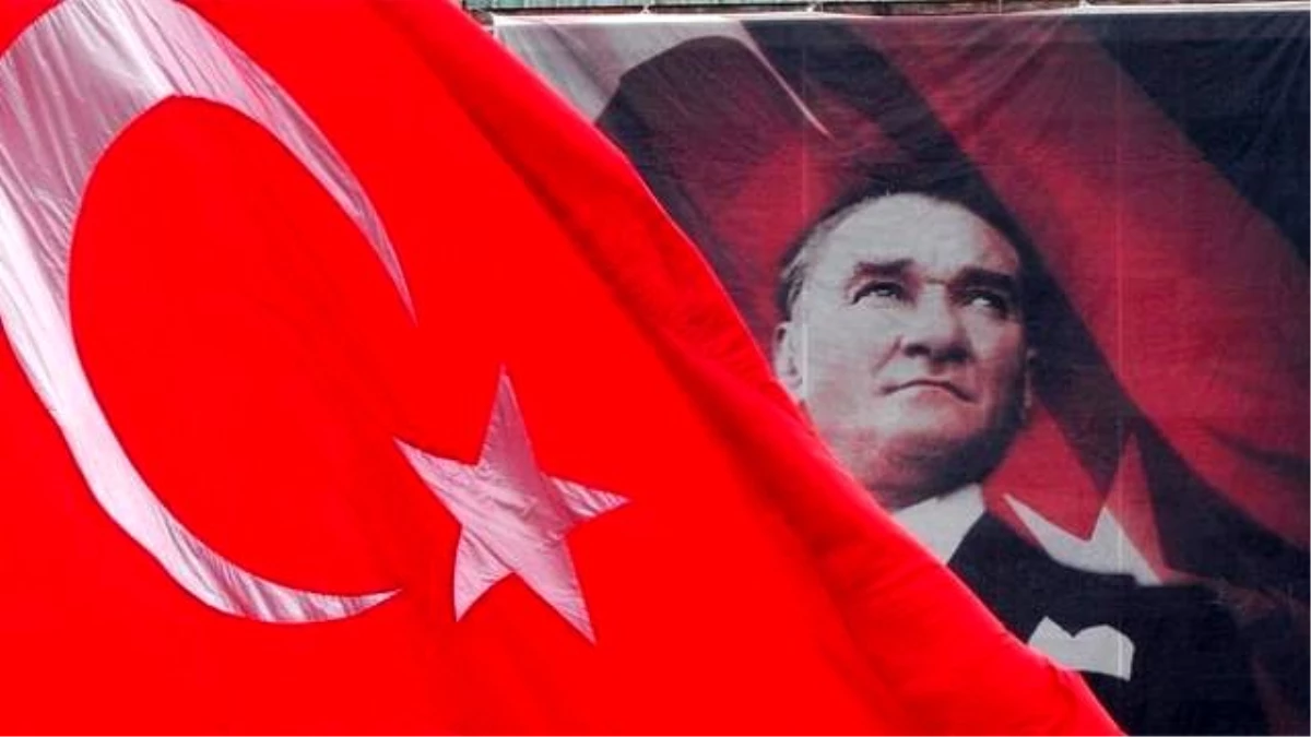 Büyük Önder Atatürk\'ü Anıyoruz