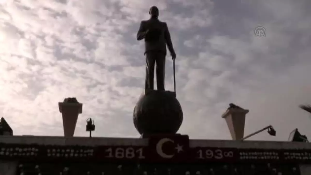 Büyük Önder Atatürk\'ü Anıyoruz