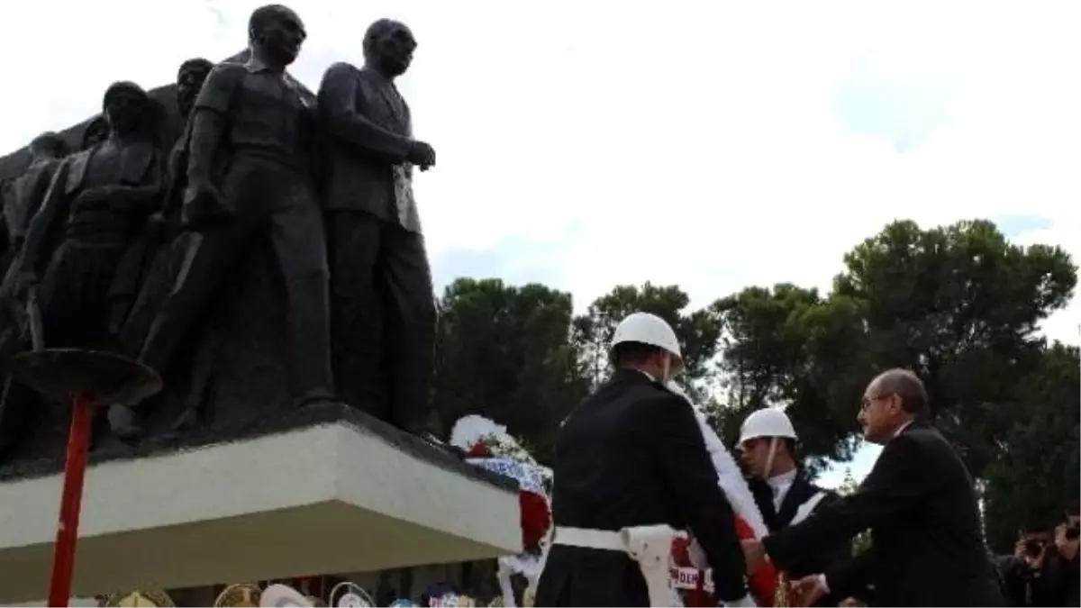 Denizli\'de Atatürk Saygıyla Anıldı