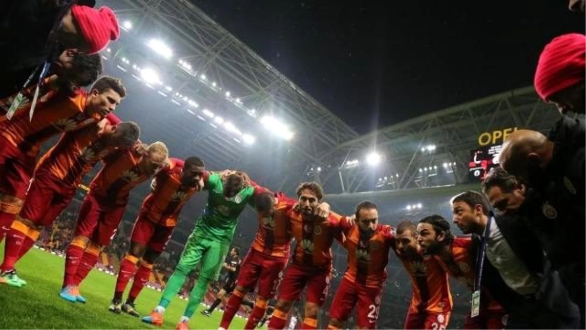 Galatasaray\'da Emmanuel Eboue, Engin Baytar ve Goran Pandev Takımdan Ayrılıyor