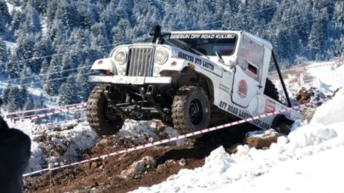 Karlı Yaylada Off-road Gösterisi