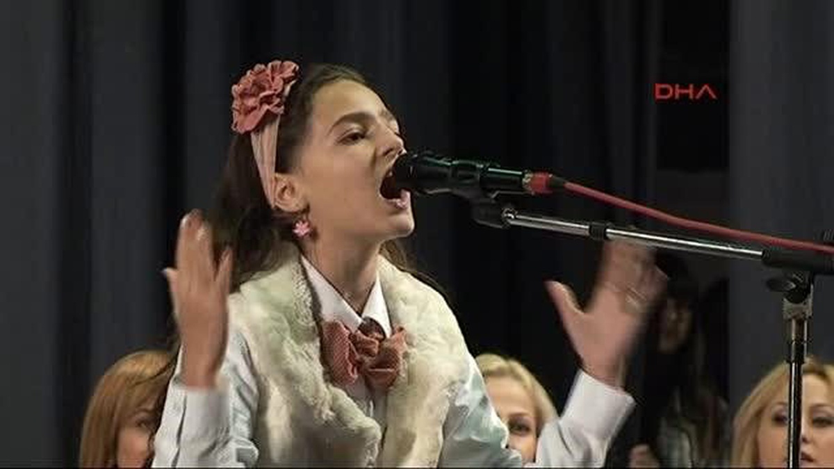 Kosovalı İlkokul Öğrencisinin Yarışmada Okuduğu \'Atatürk\'ün Gençliğe Hitabesi \' Ayakta Alkışlandı