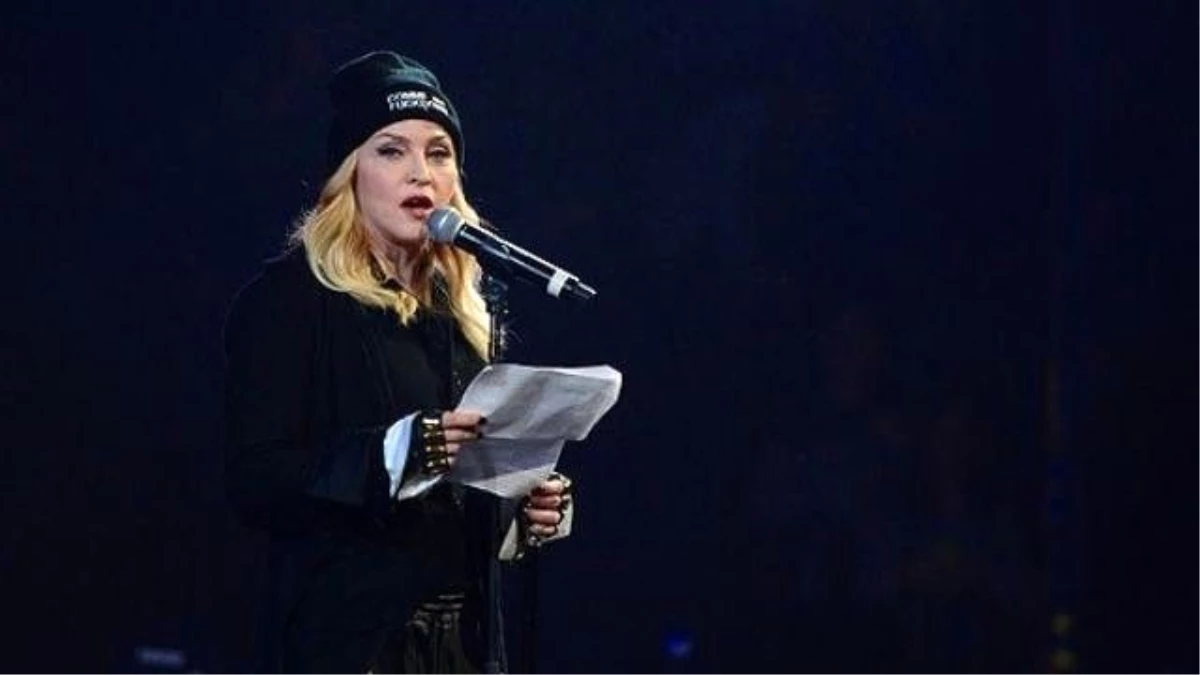 Madonna\'nın Kıyafetleri, Açık Artırmada 3,2 Milyon Dolara Satıldı